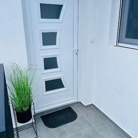 Muki Apartments Surcin Ngoại thất bức ảnh